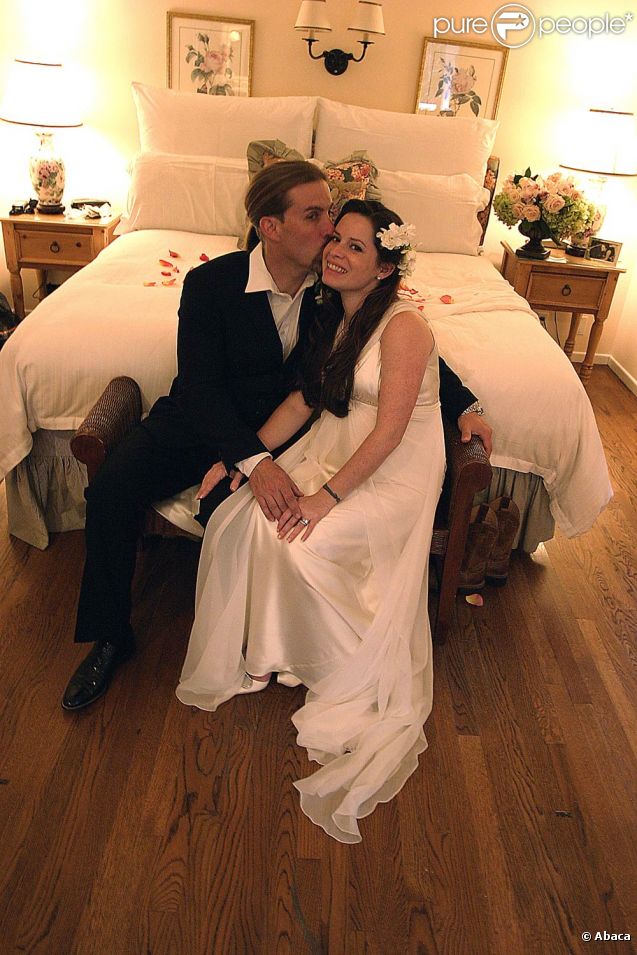 http://www.hollymcombs.com/TheWedding/2.jpg